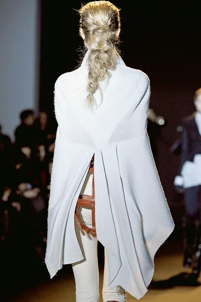 Look 10